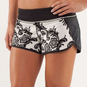 Lululemon Run Speed Short Laceoflage (Size 4)